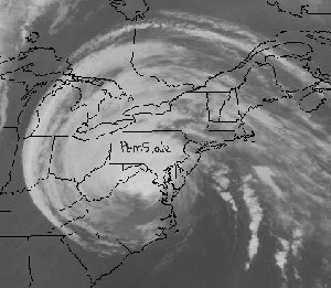 Gambar satelite terkini menunjukkan 'mata' Isabel berada berhampiran Pennsylvania